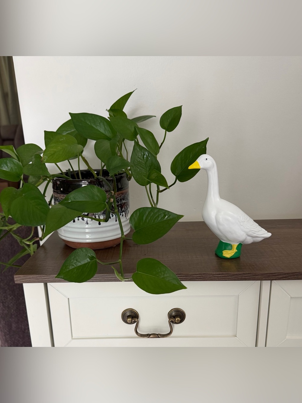 White Resin Goose Figurine with Yellow Beak and Green Base - Decorative Accent